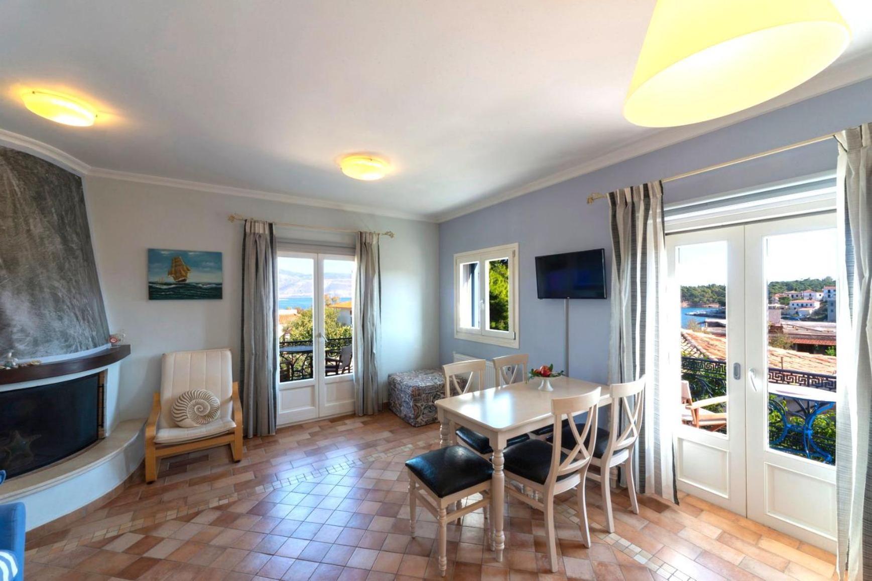 Nautilus Luxury Suites Galaxídhion Екстериор снимка